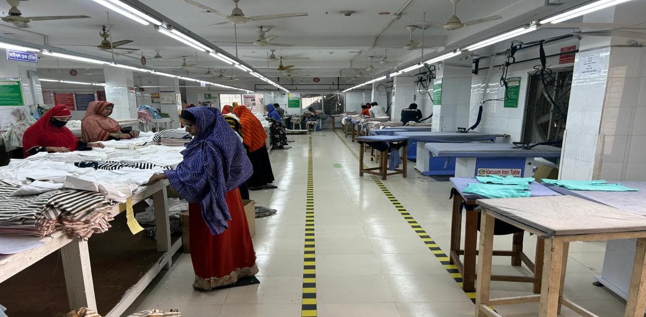 Finishing section with vacuum iron tables